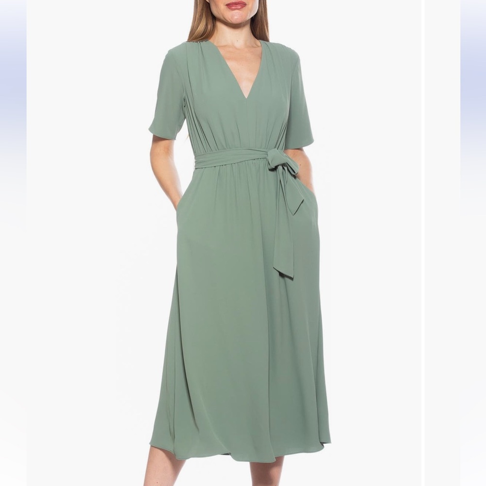 Alexia Admor Larissa Fit and Flare V-Neck Sage  Dress with Pockets - EUC